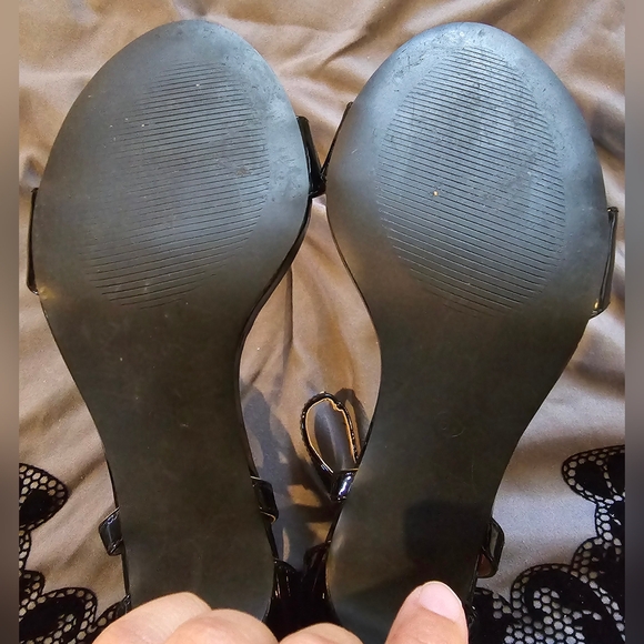 Shu Shop Heels - Picture 4 of 7